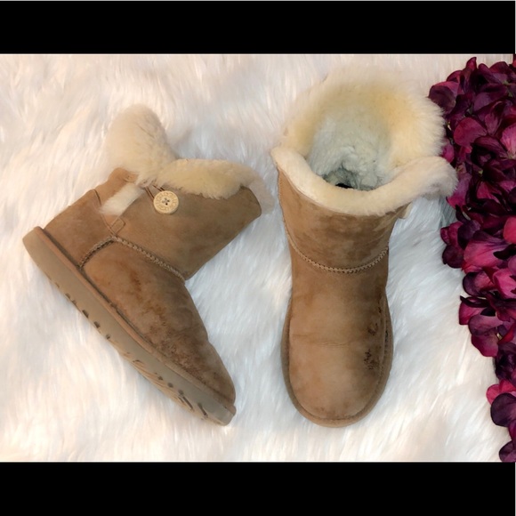 UGG Chestnut Short Bailey Button Boot - Picture 3 of 7